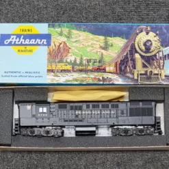 Athearn 4325 Blue Box HO Scale FM Trainmaster Pennsylvania PRR 8704 (Powered) - NOS