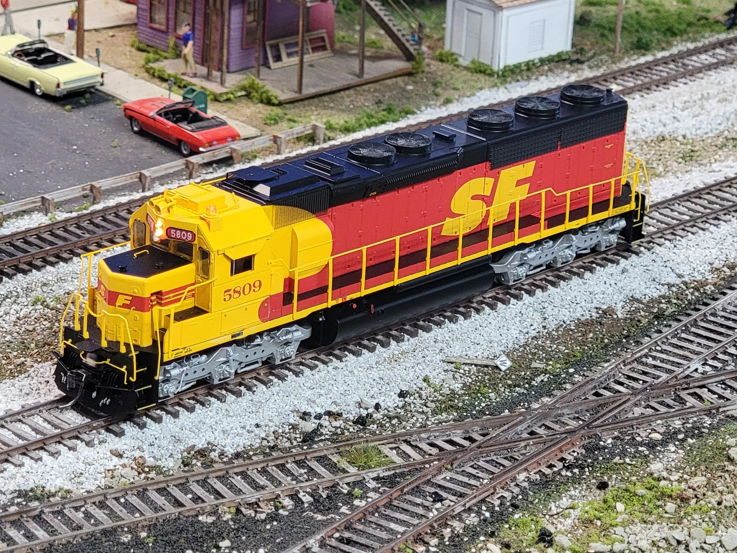 Athearn Genesis G67227 HO Scale EMD SD45-2 Santa Fe "Kodachrome" ATSF 5809 With DCC & Sound - USED 1 Athearn Genesis G67227 HO Scale EMD SD45-2 Santa Fe "Kodachrome" ATSF 5809 With DCC & Sound - USED