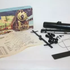 Athearn 1570 HO Scale Single Dome Tank Car (Blue Box Kit) Undecorated - NOS