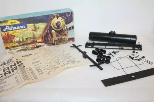 Athearn 1570 HO Scale Single Dome Tank Car (Blue Box Kit) Undecorated - NOS 1 Athearn 1570 HO Scale Single Dome Tank Car (Blue Box Kit) Undecorated - NOS
