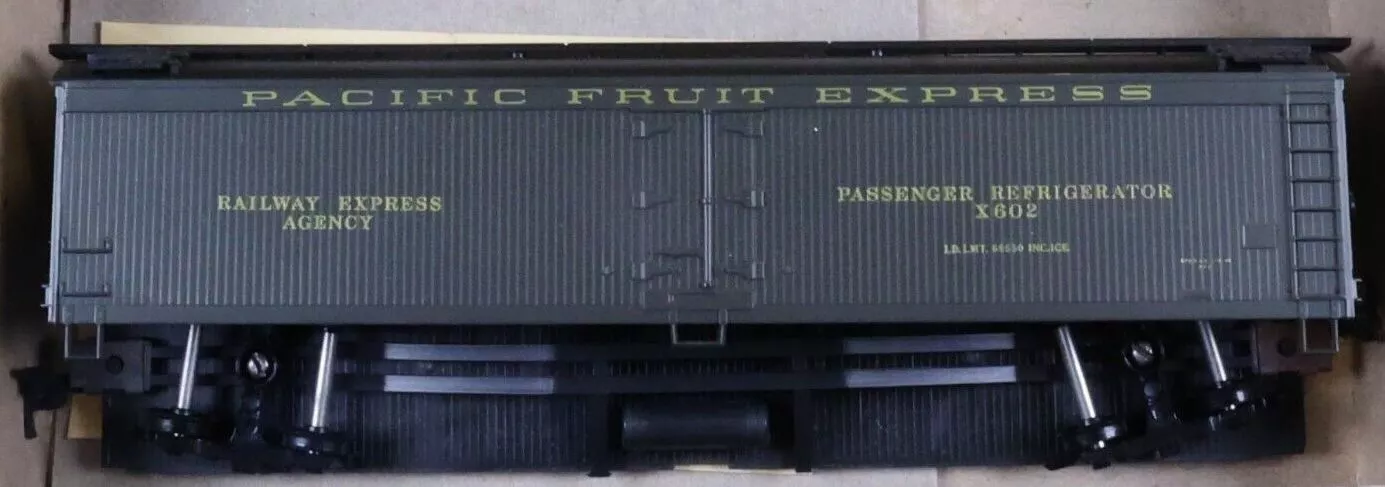 Athearn 5335 HO Scale 50' Express Reefer (Blue Box Kit) Pacifc Fruit Express PFE X603 - NOS 1 Athearn 5335 HO Scale 50' Express Reefer (Blue Box Kit) Pacifc Fruit Express PFE X603 - NOS